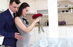 Glamkore - Lilu Moon receives a dp with her husband &_ side