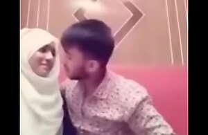 Desi Boyfriend coupled take  GF giving a kiss in hotel