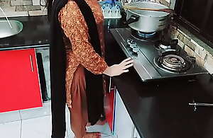 Desi Housewife Fucked Upon In Larder While She Is Cooking With Hindi Audio
