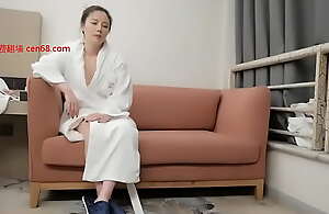小贤宾馆约炮欲女女神，据说以前是超模，沙发大力后入换到床上继续做